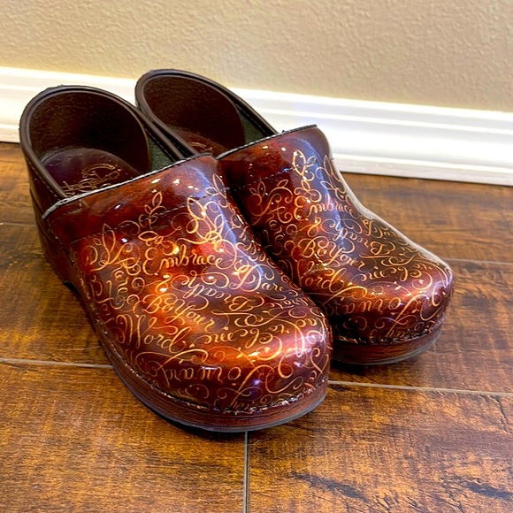 Dansko Shoes - Danskos